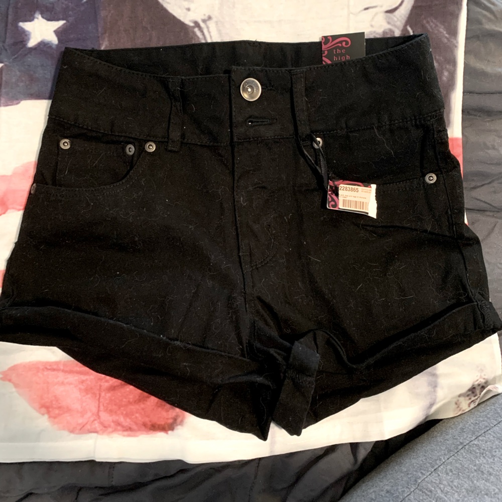 NWT- Dollhouse Black Cuffed Shorts. Juniors Size 5. Orig $70 Sell $30